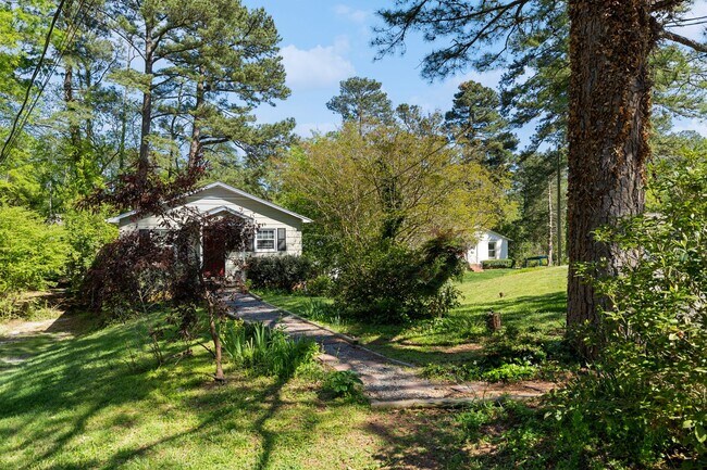 Building Photo - Beautiful 3 Bed 1 Bath Home in Lakewood with Finished Basement Area and Fenced Back Yard!!