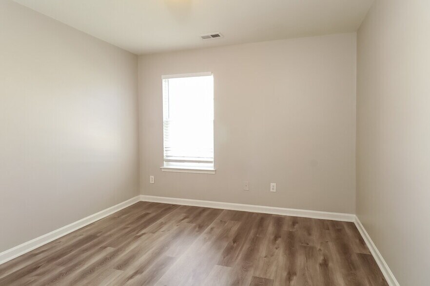 Building Photo - 3012 Clover Rd NW