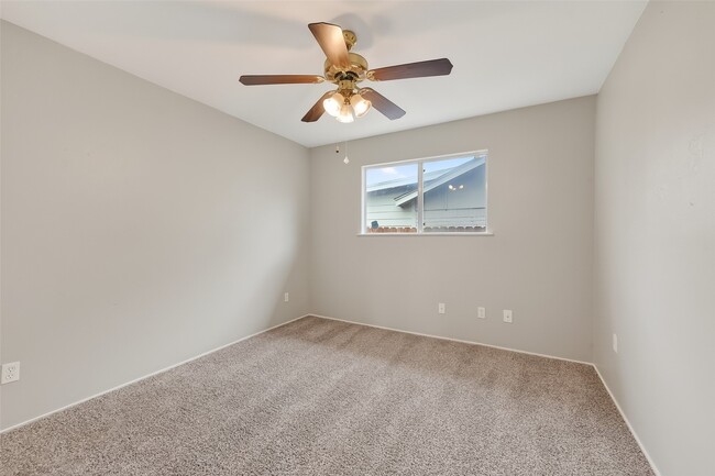 Building Photo - 2446 Mayview Dr