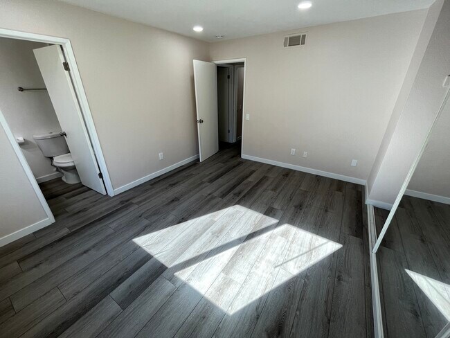 Building Photo - 17131 W Bernardo Dr