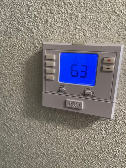 Building Photo - 1805 NE Hillaire Ct