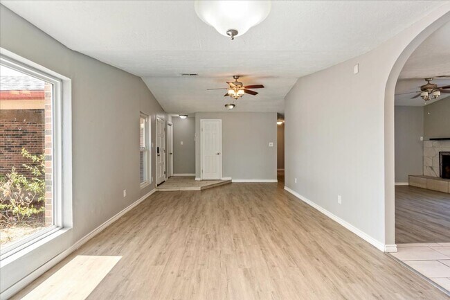 Building Photo - 6815 SW Fenwick Ave