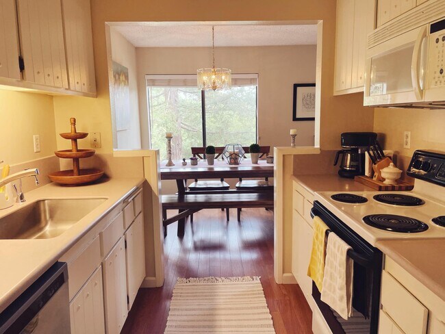 Building Photo - 3349 Brittan Ave