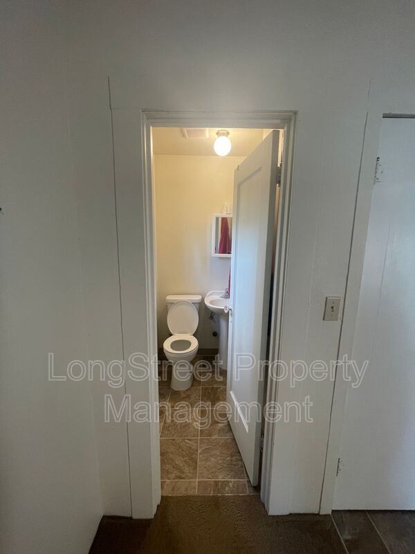 Building Photo - 205 NW Kings Blvd