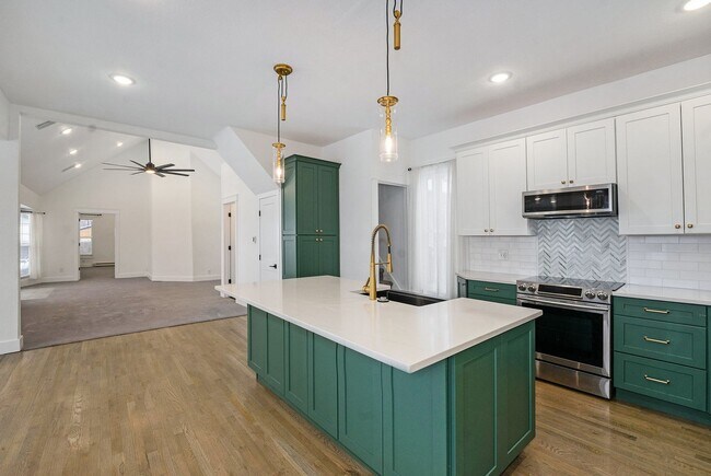 Building Photo - 4 Bed 2.5 Bath Available Now in Sloans Lake!