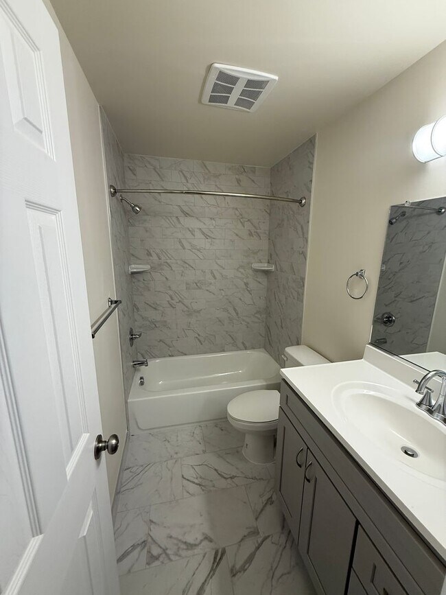 Building Photo - 2 Bedroom 1 Bathroom