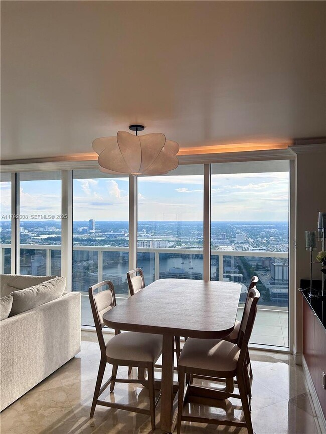 Building Photo - 1830 S Ocean Dr