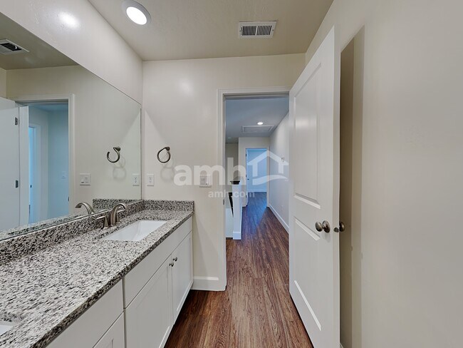 Building Photo - 2308 E Tumbleweed Rd