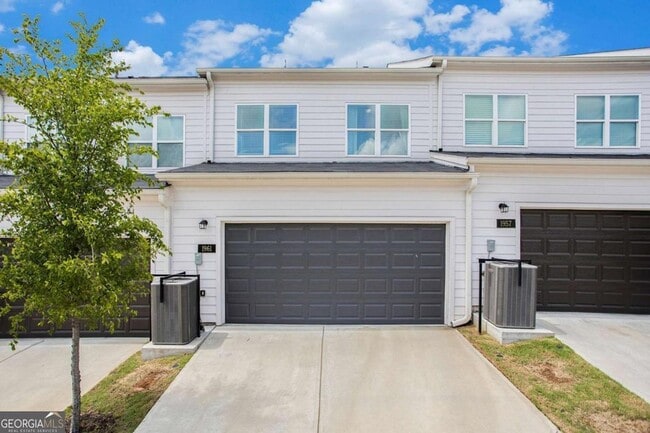 Building Photo - 1961 James Red Moore Blvd