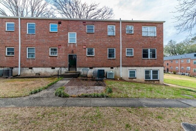 Building Photo - 501 Milledge Rd