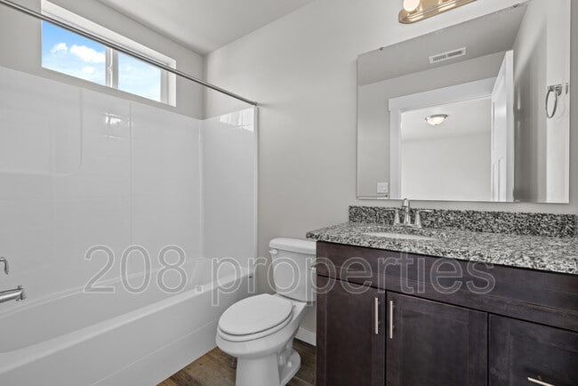 Building Photo - 435 2nd Ave N