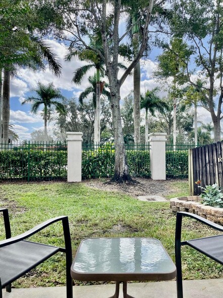 Building Photo - 8171 Bellagio Ln