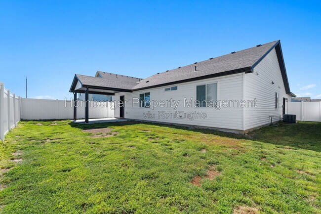Building Photo - 10326 W Salmonberry