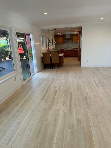 Building Photo - 10136 Hollow Glen Cir