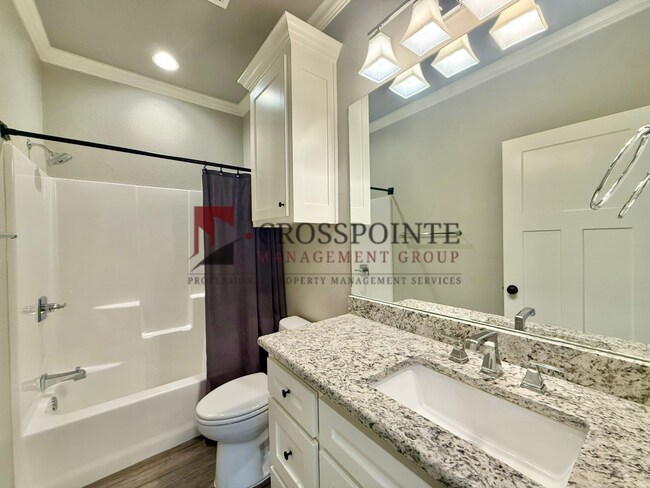 Building Photo - Beautiful 3 Bedroom 2 Bathroom Home!