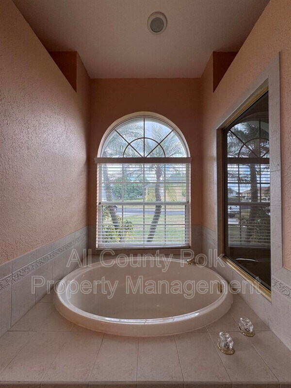 Building Photo - 2948 Vintage View Cir