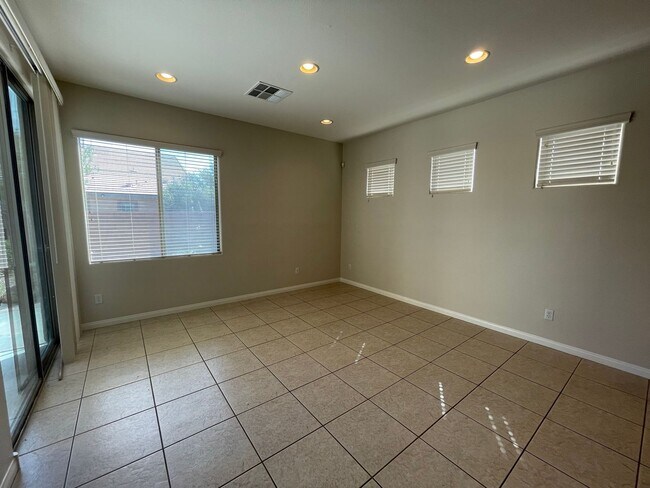 Building Photo - Beautiful Single Story Home in Gated Commu...