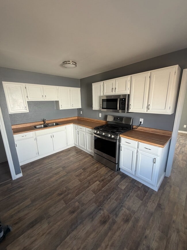 Building Photo - 1419 N Arapahoe St