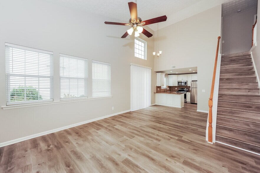 Building Photo - 1255 W Oaks Way