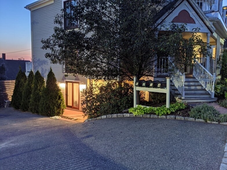 Building Photo - 10 Symmes St