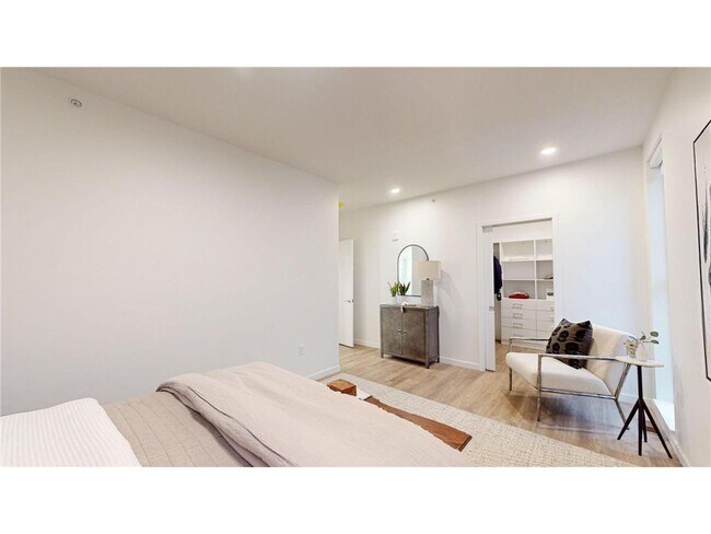 Building Photo - 4 West Dr