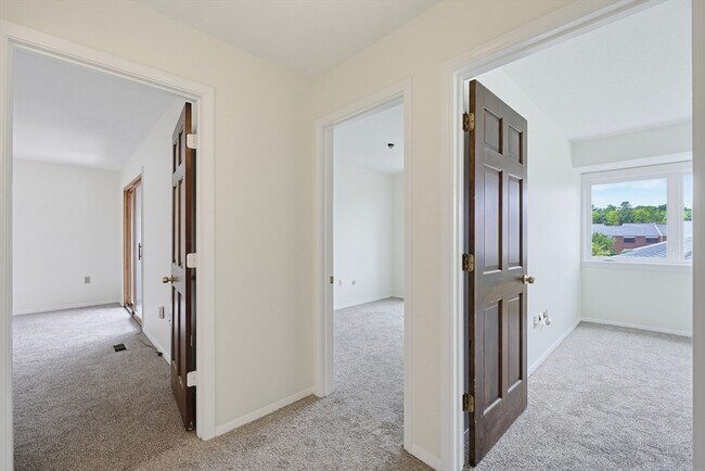 Building Photo - 52 Rosewood Dr