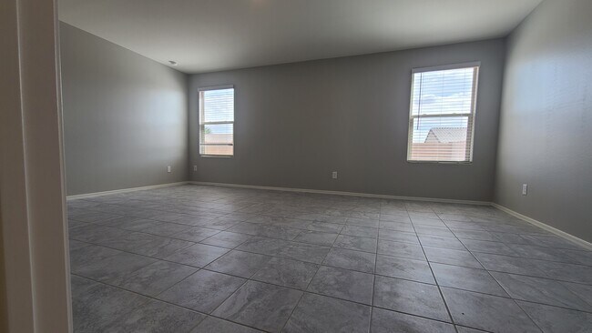 Building Photo - 1541 E Elegante Dr