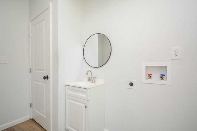 Building Photo - 3013 Brackenridge St