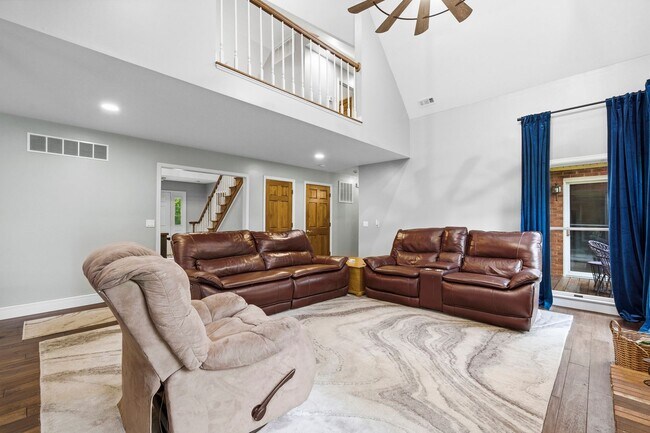 Building Photo - 1126 Somerset Ln