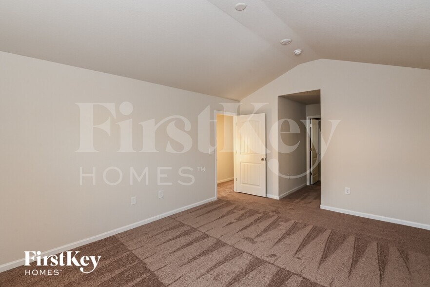 Building Photo - 5024 Wolfridge Ave