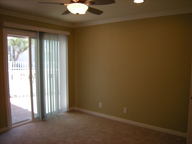 Building Photo - Must See!  Won't Last! Spacious 1 bedroom 1 bath condo