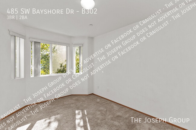 Building Photo - 485 SW Bayshore Dr
