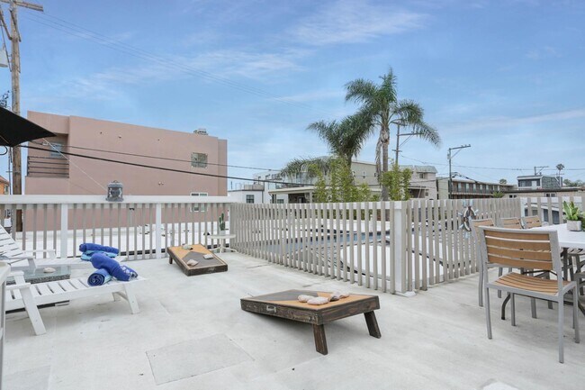 Building Photo - 824 Rockaway Ct