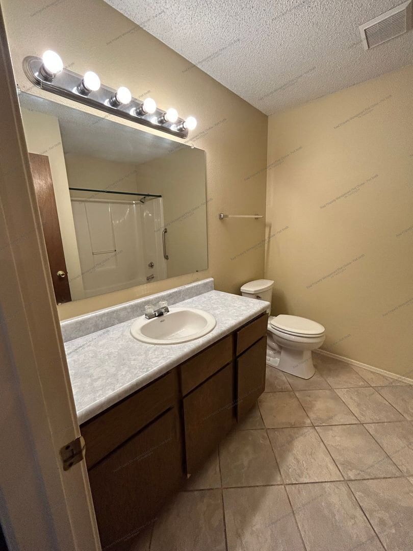 Building Photo - 1413 Grand Oak Dr