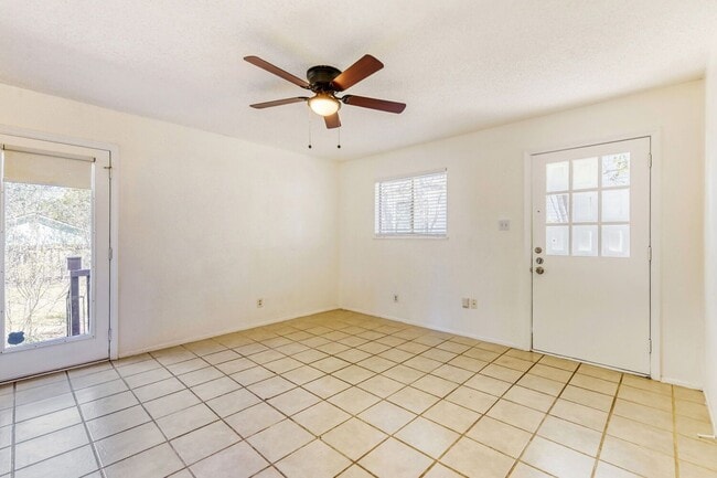 Building Photo - 2928 E 12th St