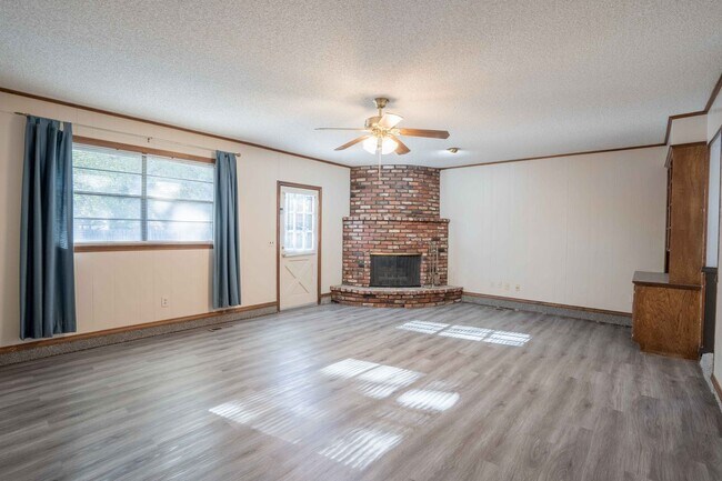 Building Photo - 3 Bed / 2 Bath in Broken Arrow!