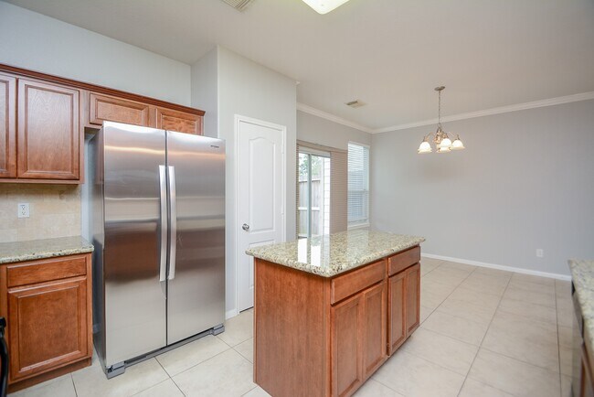 Building Photo - 16102 Limestone Lake Dr