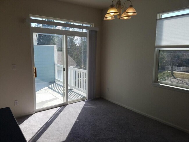 Building Photo - 640 Gooseberry Dr