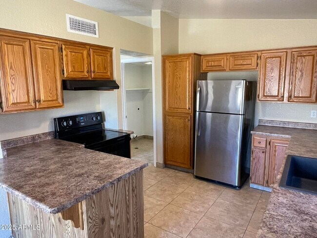 Building Photo - 6502 W Paradise Ln