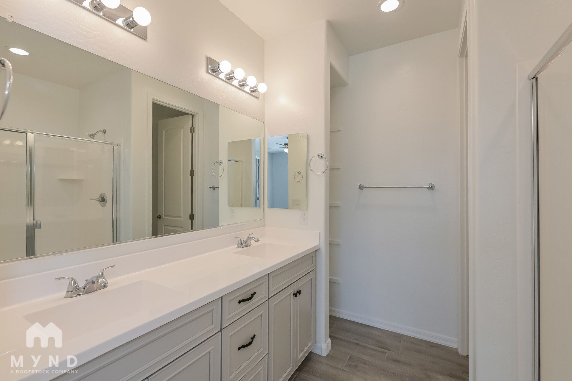 Building Photo - 20887 E Swan Dr