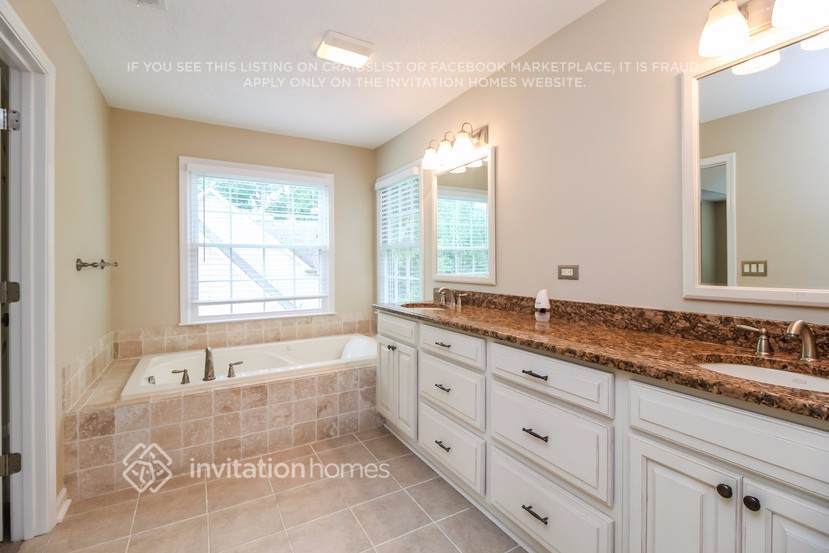 Building Photo - 2585 Loring Rd NW