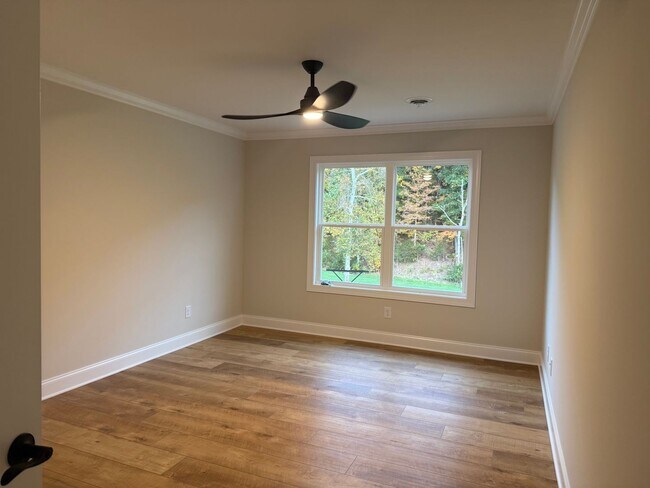 Building Photo - Short term Rental Home!