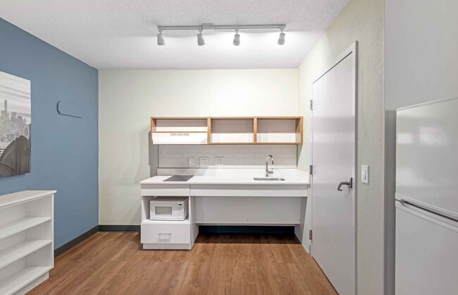 Building Photo - Furnished Studio-Miami - Airport - Blue La...