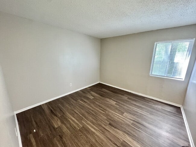 Building Photo - 4579 Buffer Dr