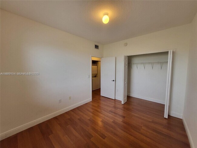 Building Photo - 6740 NW 114th Ave