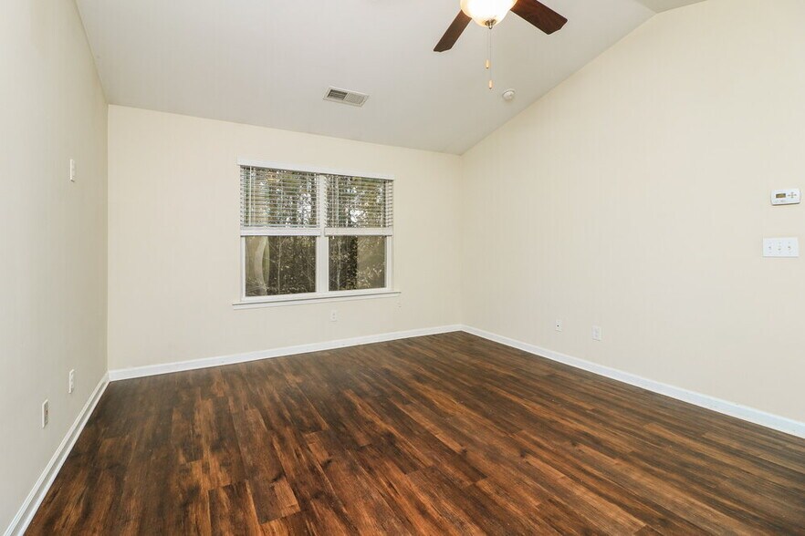 Building Photo - 374 Darbys Run Ct