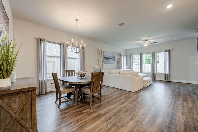 Building Photo - 21820 Enchanted Rock Dr N