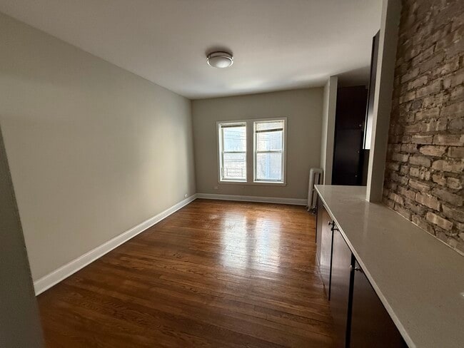Building Photo - 836 E 53rd St