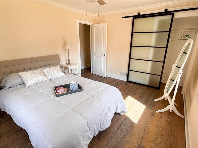 Building Photo - 1912 Canmont Dr NE