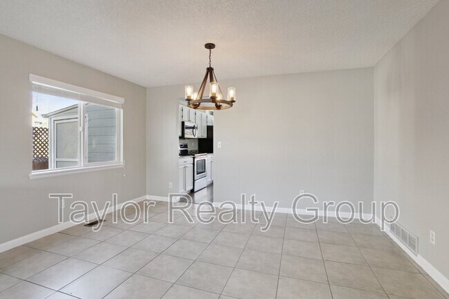 Building Photo - 13324 Umatilla St